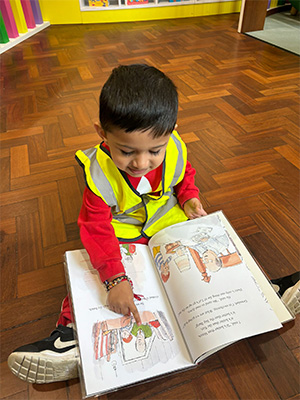 Bolton nursery children visit library
