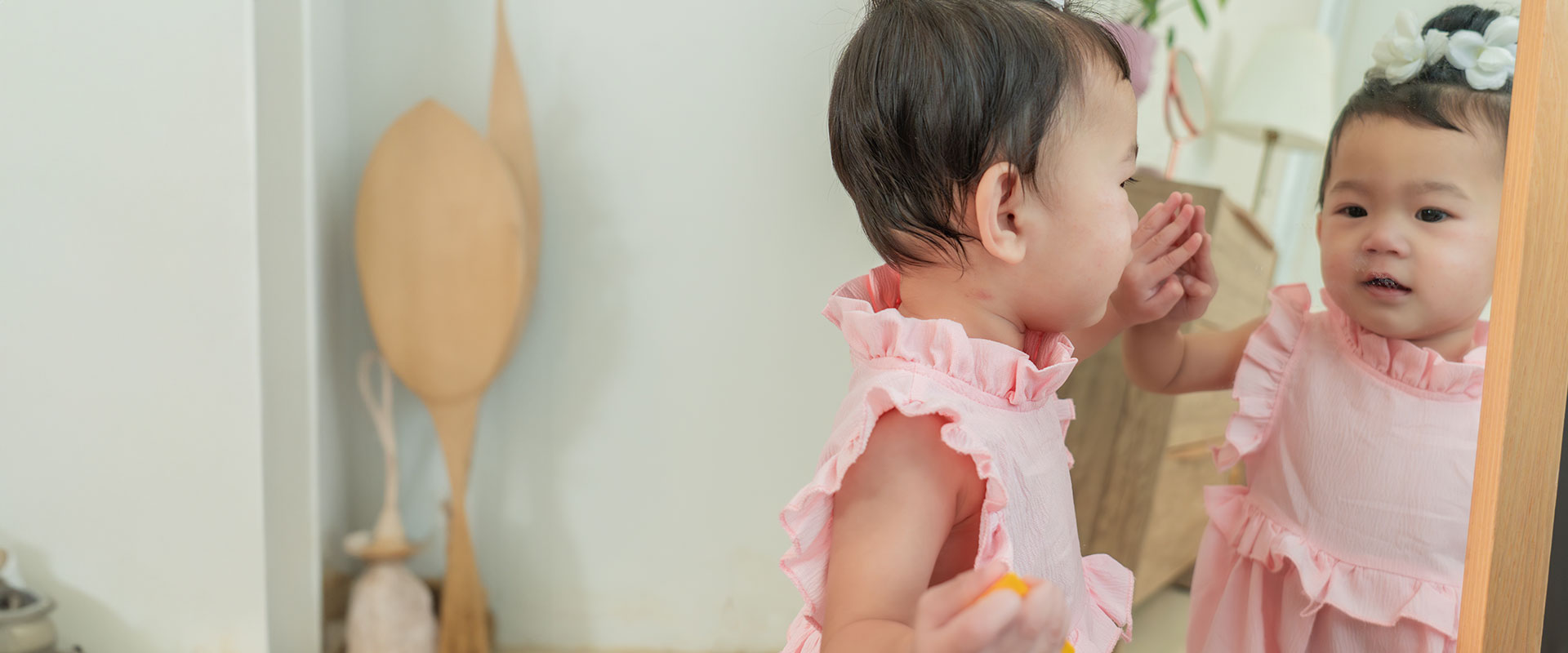 Mirror Play: A Fun & Engaging Activity for Babies